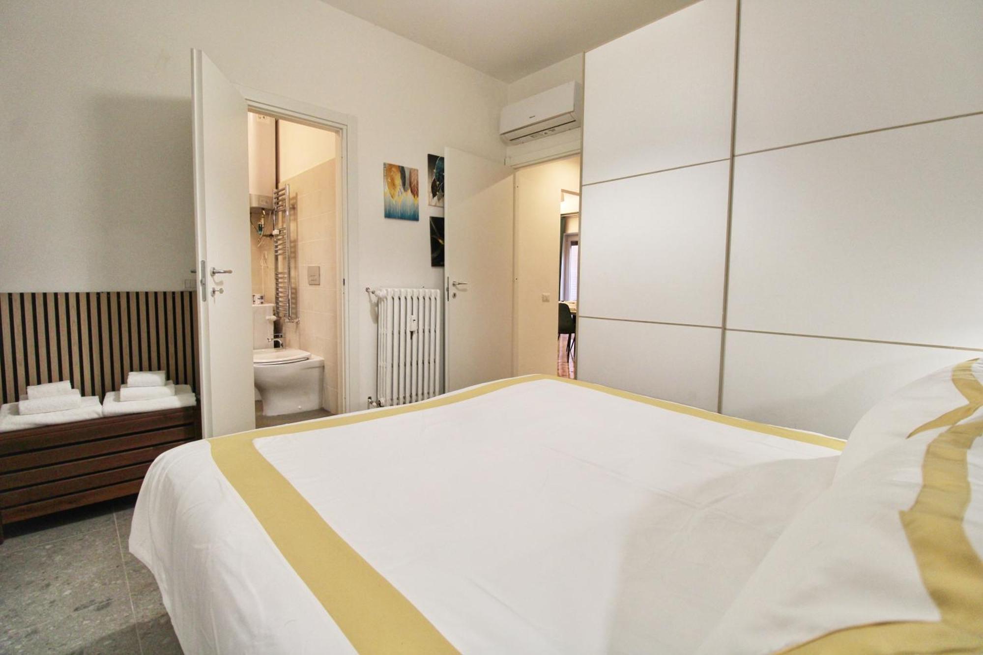 Delicious 2 Bed Room Apartment And Garden By Yh Рим Екстериор снимка